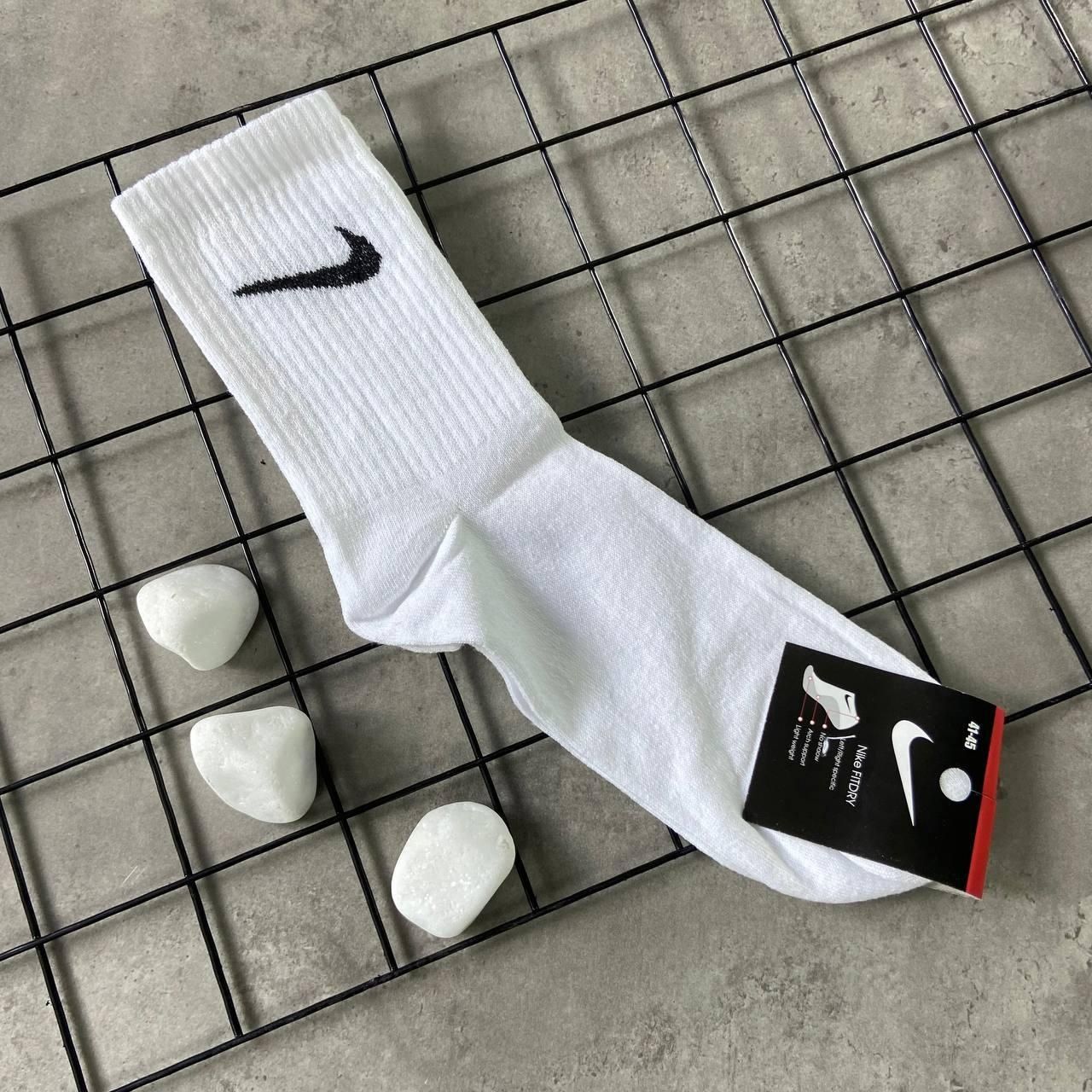 Шкарпетки Nike 6 пар

Колір - білий
Матеріал - 40% Polyester, 39% Nylo