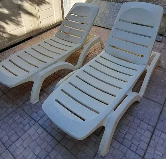 2 Esperguiçadeiras de jardim + 2 colchões