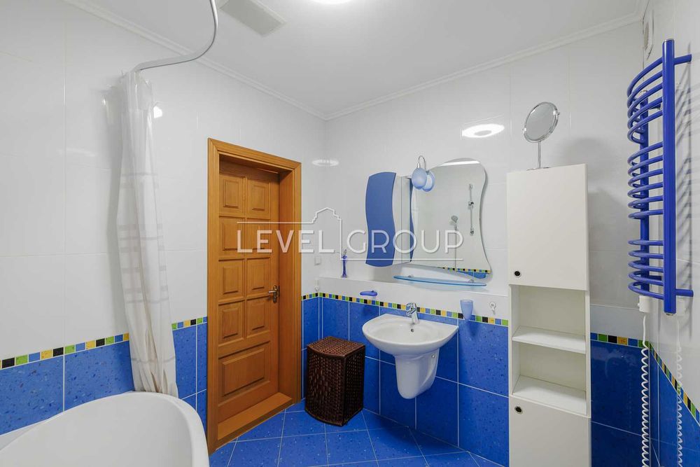 Оренда  дворівневої  квартири Алли Горської 8