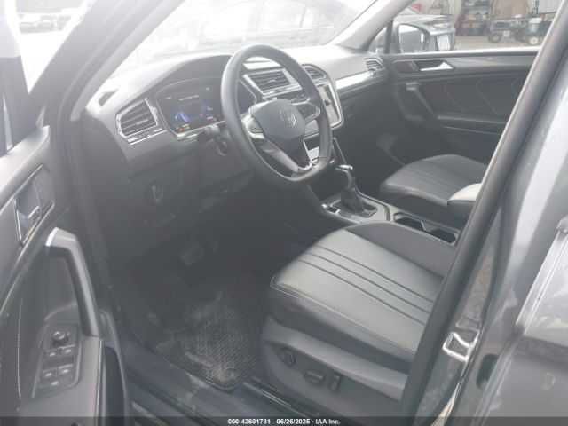 2024 VOLKSWAGEN TIGUAN 2.0T SE в дорозі