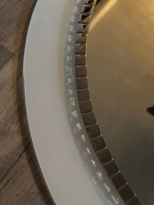 Lustro łazienkowe  średnica 70 cm ze srebrnymi koralikami i biała obwó