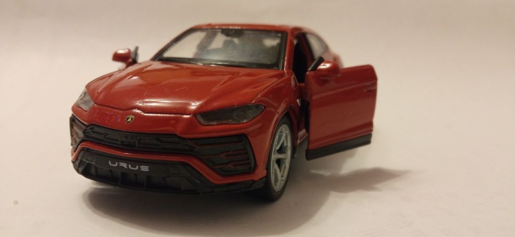 Welly Lamborghini urus 1/43