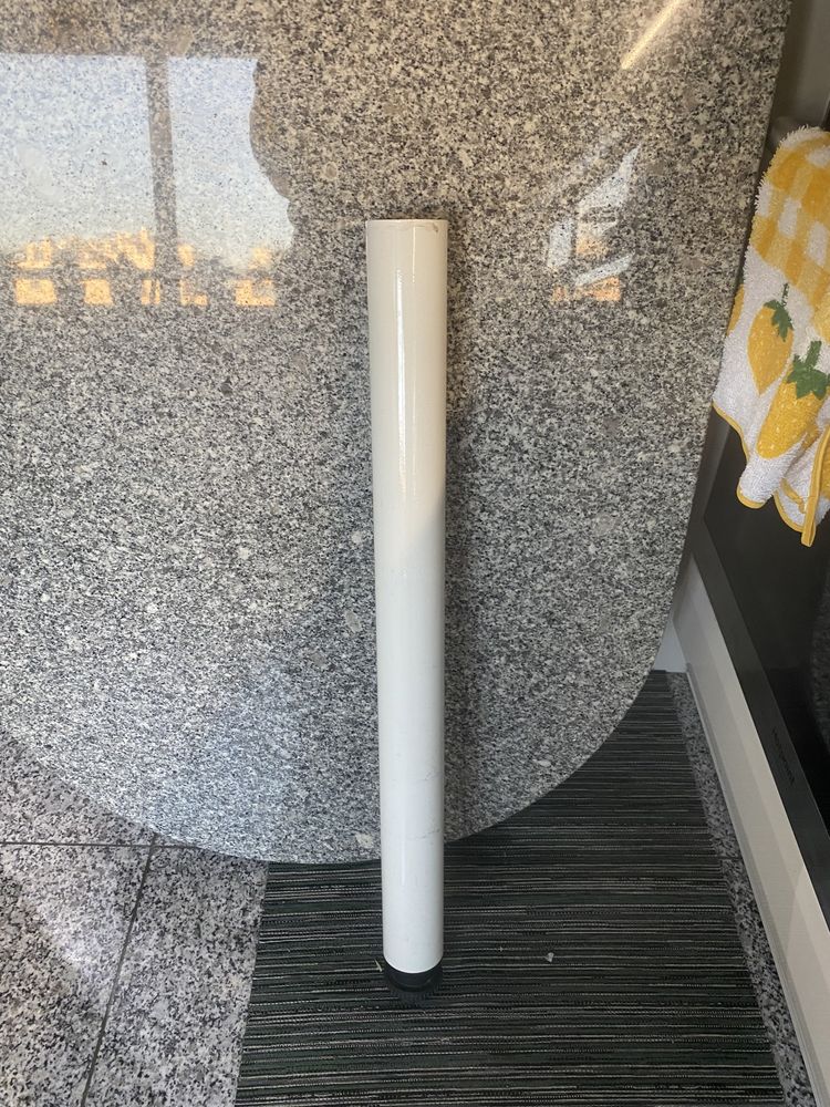 Mesa de cozinha para parede em granito com pé de suporte