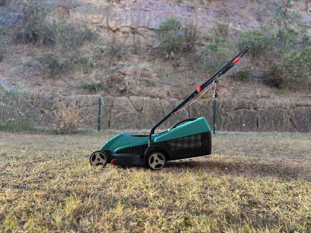 Corta-relvas elétrico 1200 w 32 cm Bosch Arm 32