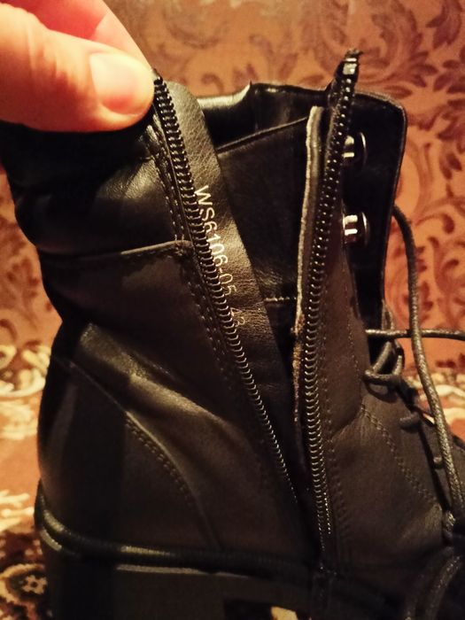 Чоботи на каблуку і платформі