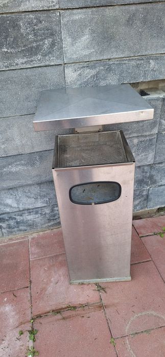 Zewnętrzny kosz na śmieci