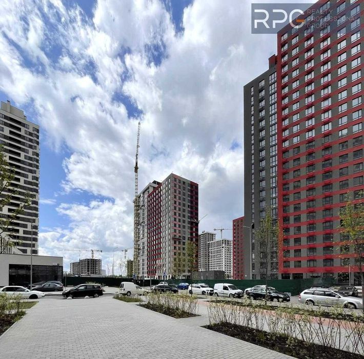 Продаж 1к квартири в ЖК Варшавський 3 Низький поверх Вид у двір