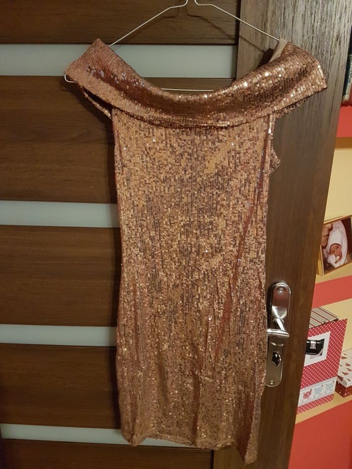 Złota sukienka Asos