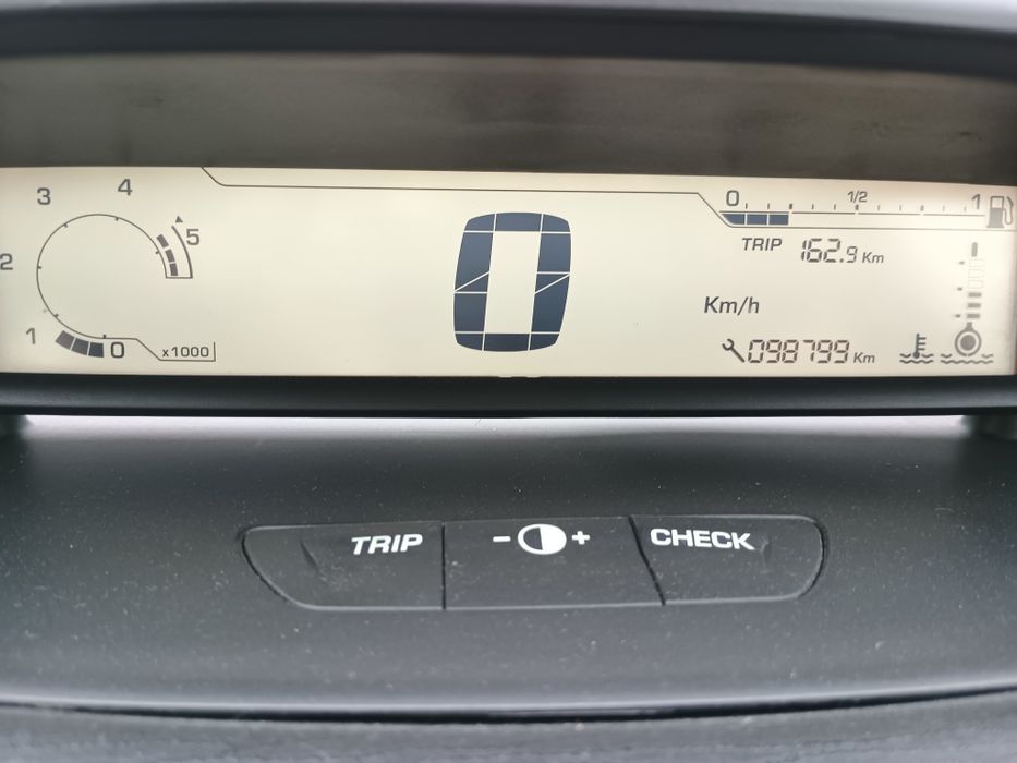 Citroen C4 1.6hdi 2009r bardzo mały przebieg