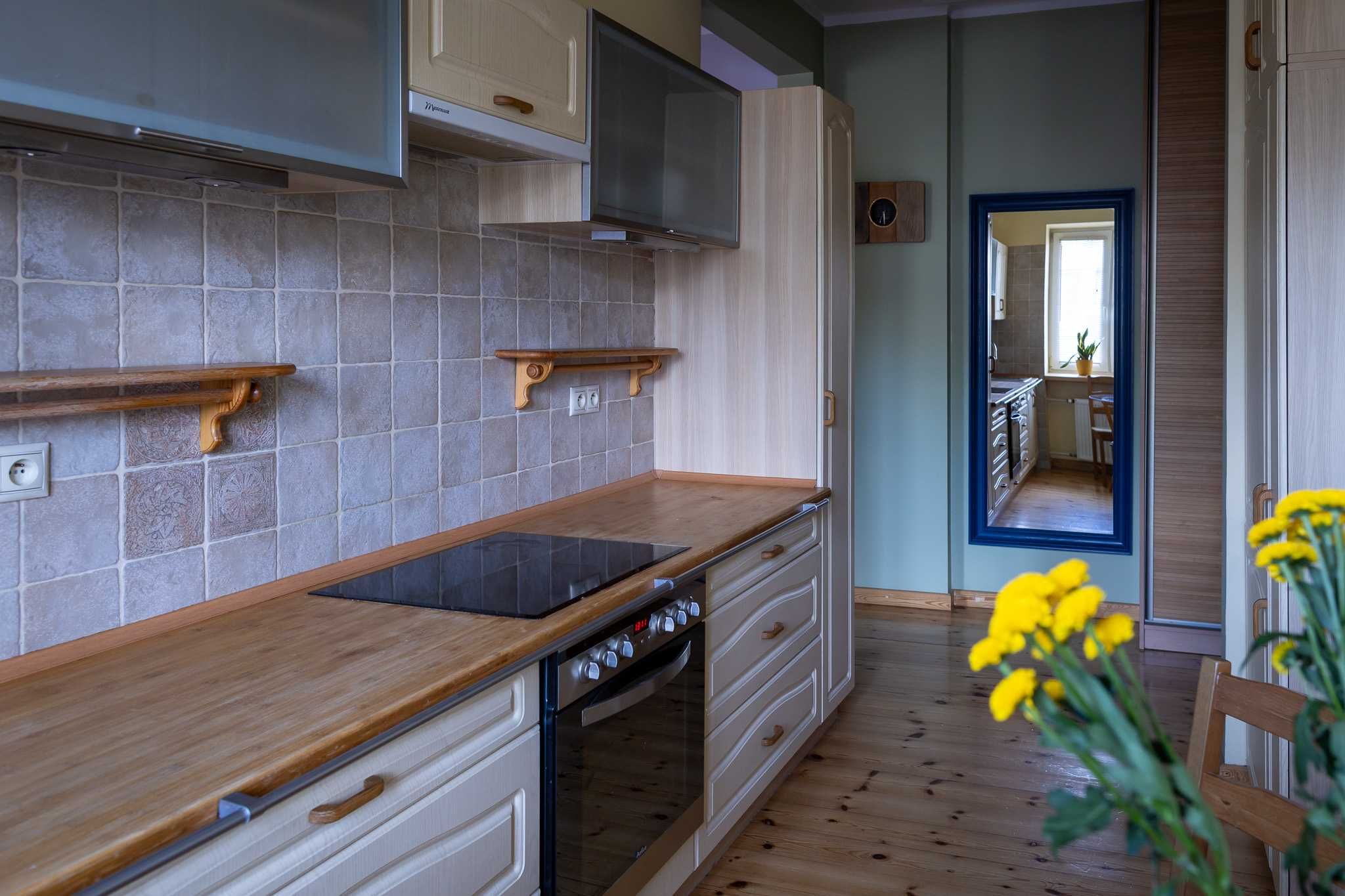 Przy parku na Zdrowiu (Close to park, quiet and cosy flat)