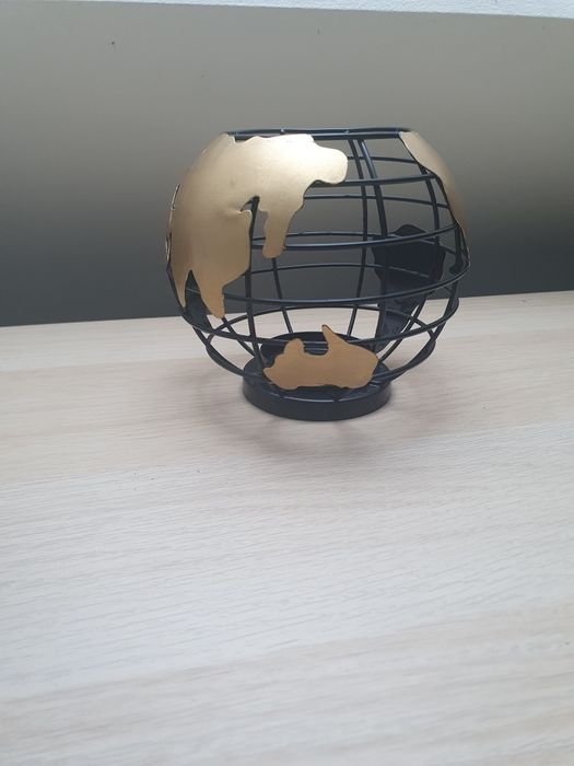 Świecznik w kształcie globusu pepco