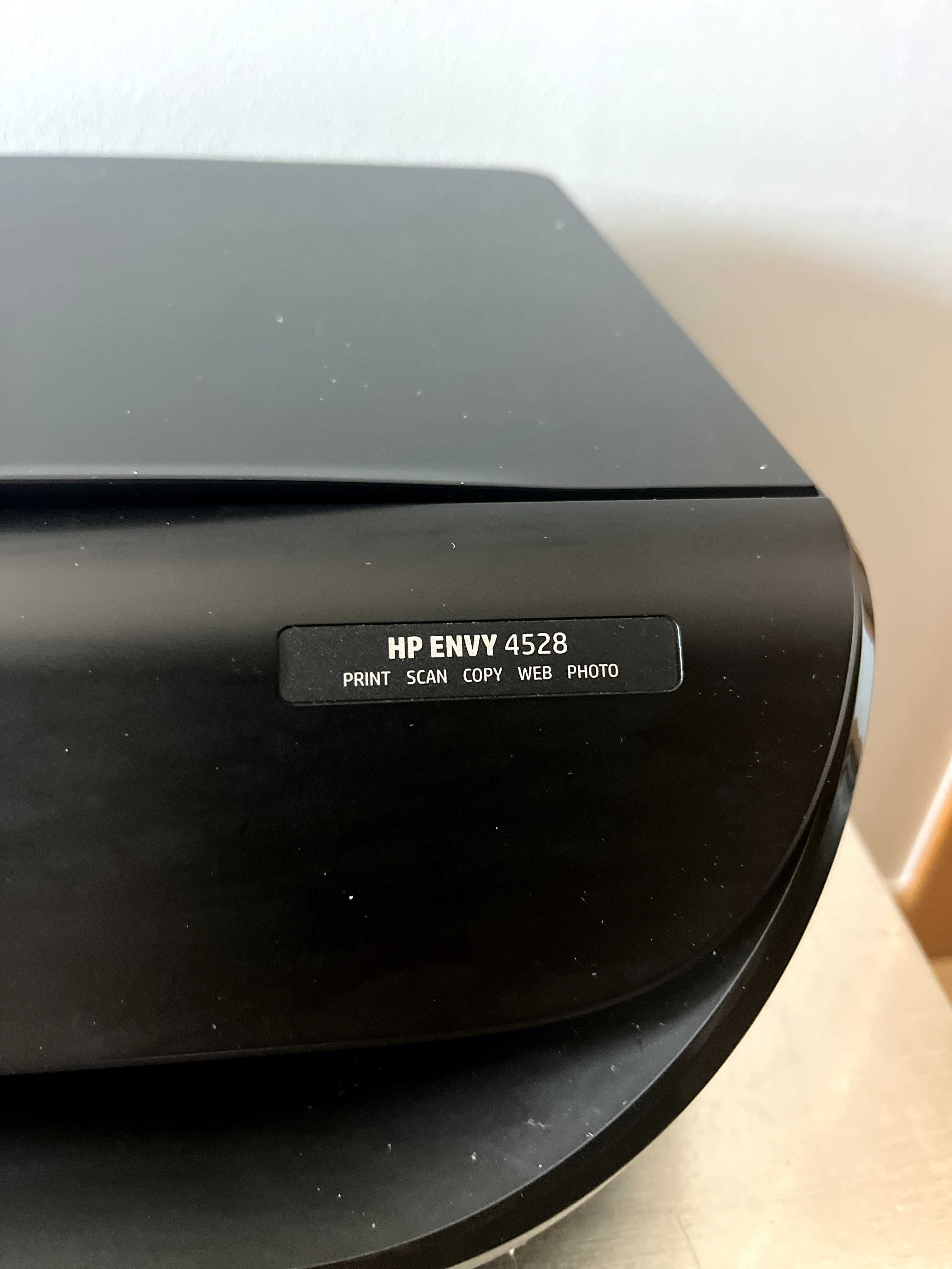 Impressora Multifunções HP ENVY 4528 em perfeitas condições