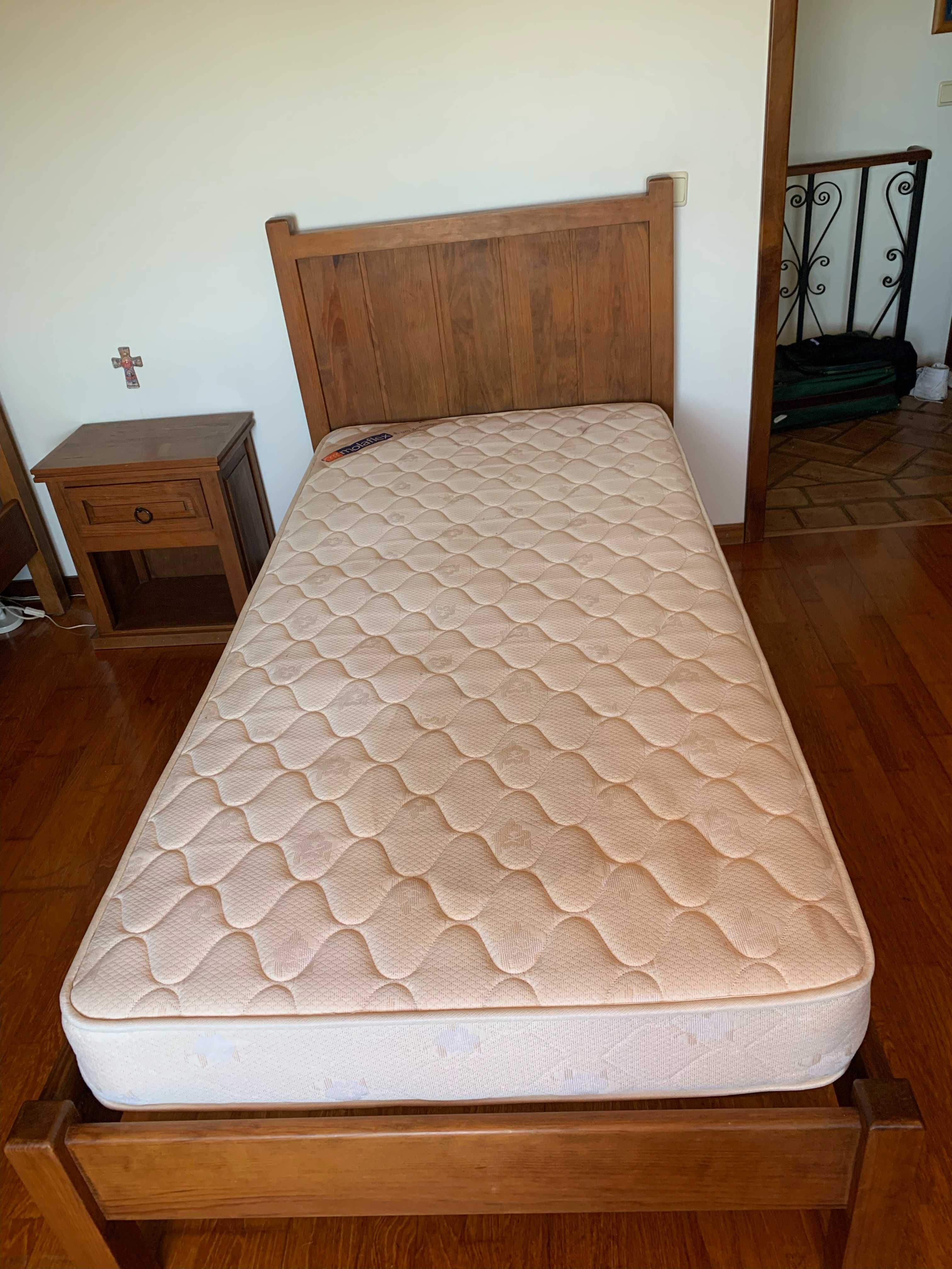 Duas camas com colchão e estrado (90x200)