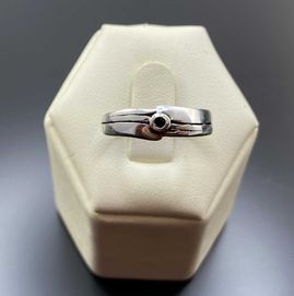 Srebrny pierścionek z czarną cyrkonią Ag925 r15