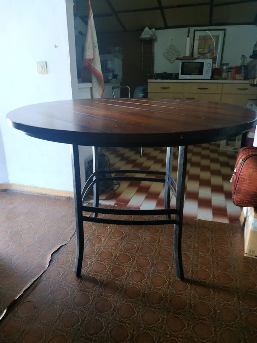 Mesa em ferro e madeira