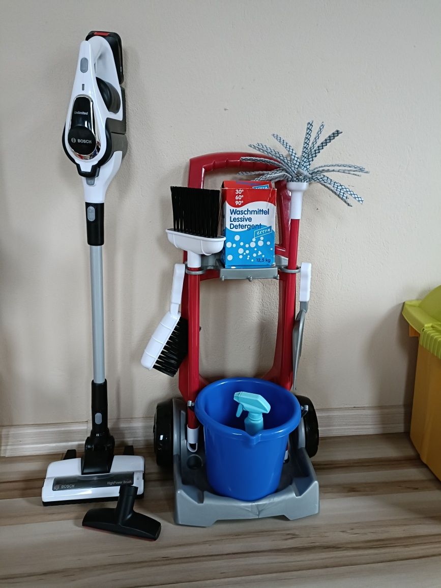 Zabawki Wózek do sprzątania i zabawkowy odkurzacz Bosch