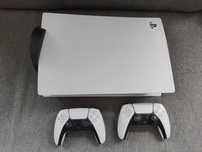 Konsola PlayStation 5 z 2 padami