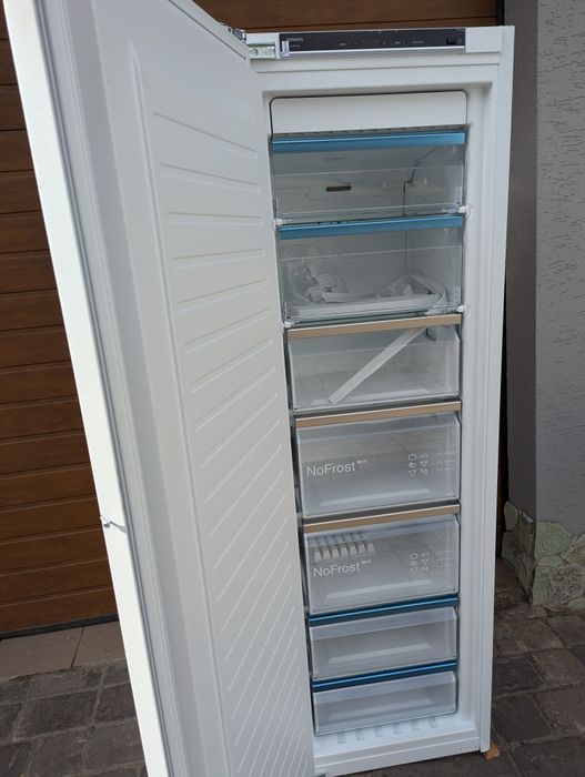 Меблелева  забудову вбудована  морозильна камера siemens