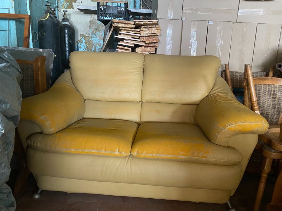 Диван раскладной двухместный.