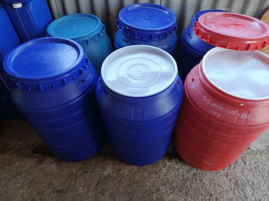 Бочка пластиковая литраж 200,220.