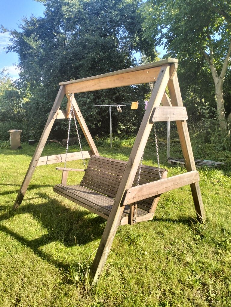 Huśtawka drewniana do ogrodu
