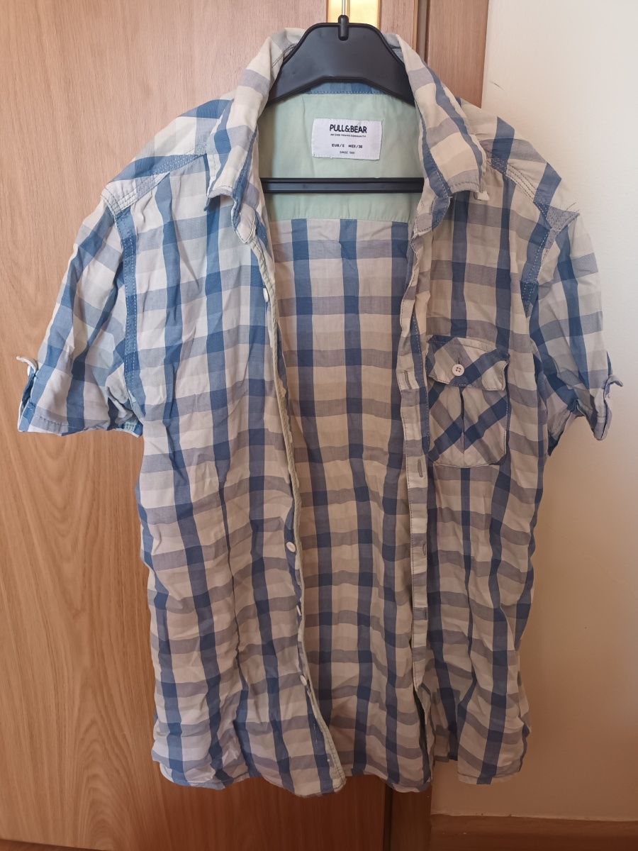 Várias roupas de homem
