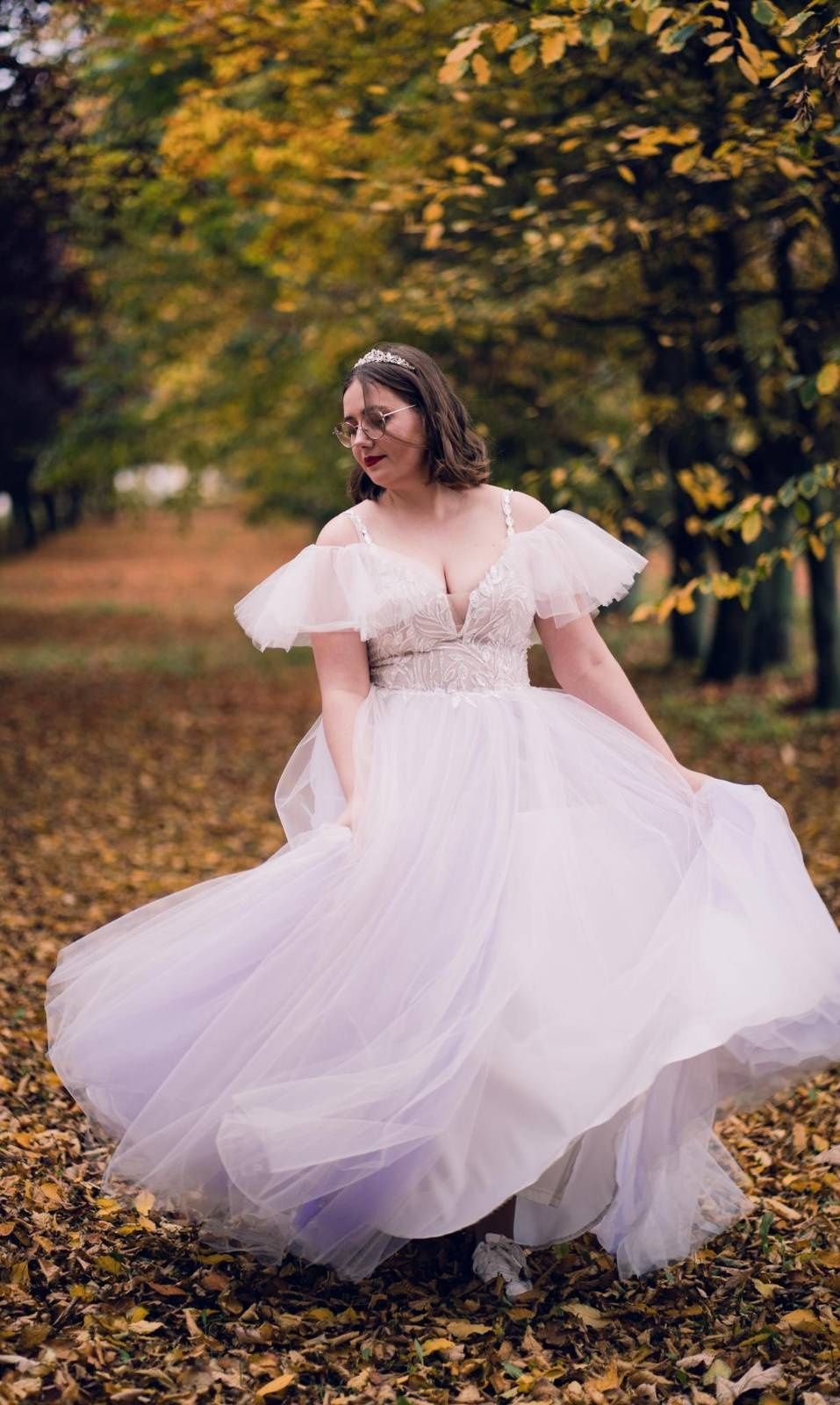 Suknia ślubna - księżniczka z jasnofioletowym dołem