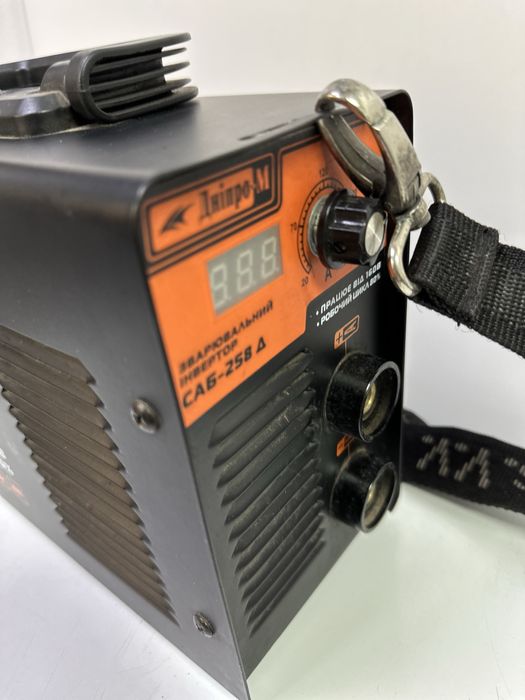 Сварочный инвертор Днипро-М CAБ-258Д