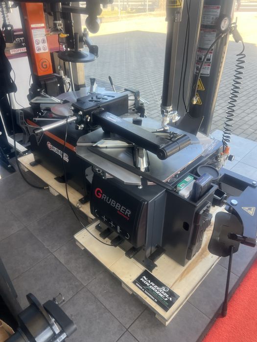 Maszyny wyposazenie Montażownica i wyważarka Hofmann z wyposaż.