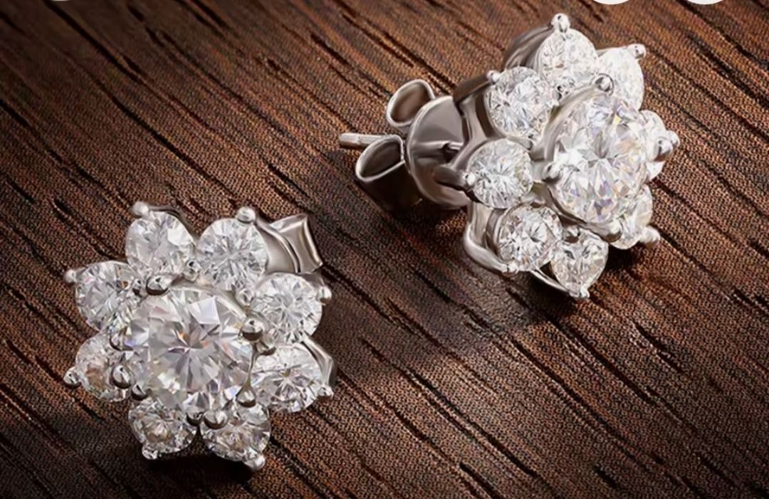 Муасаніт. 1ct. Нові