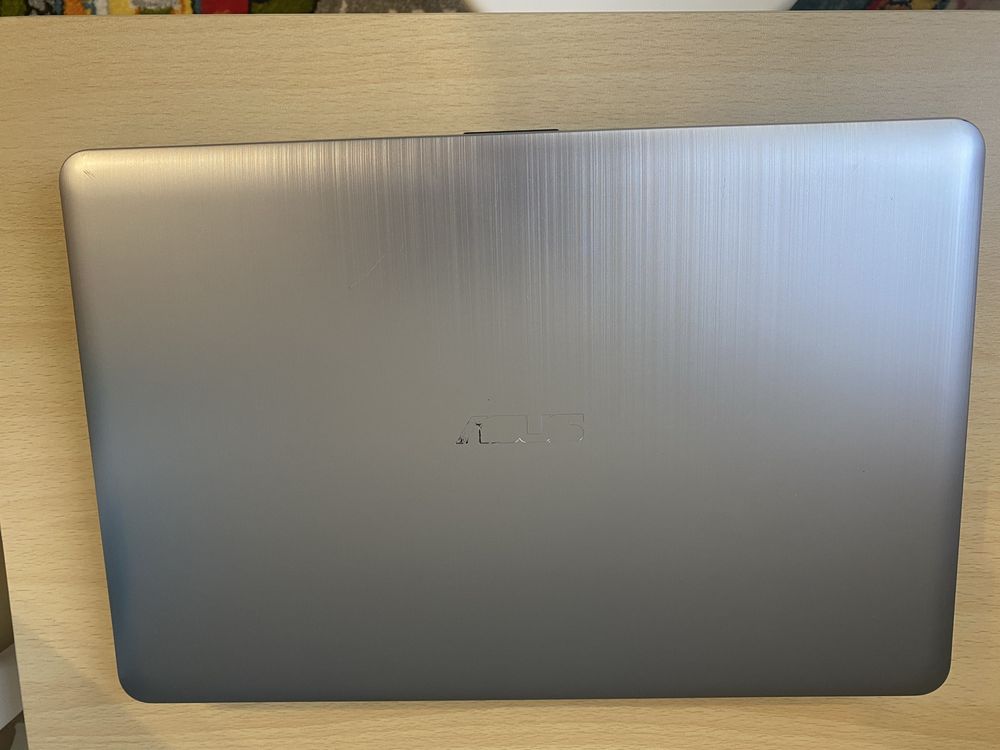 Ноутбук на запчастини ASUS x540ub - dm147
