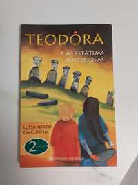 Livro infantil "Teodora e as estátuas misteriosas"