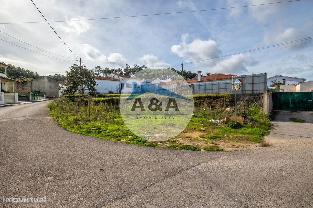 Terreno com Projeto Aprovado para 3 Casas em Leiria!