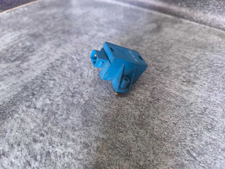 Аварійний вимикач центрального замка BMW E36 E34 E39 61311388224