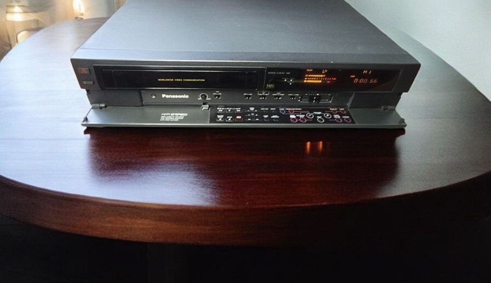 Відеомагнітофон Hi-Fi Panasonic F55 — чистий звук, магія VHS!