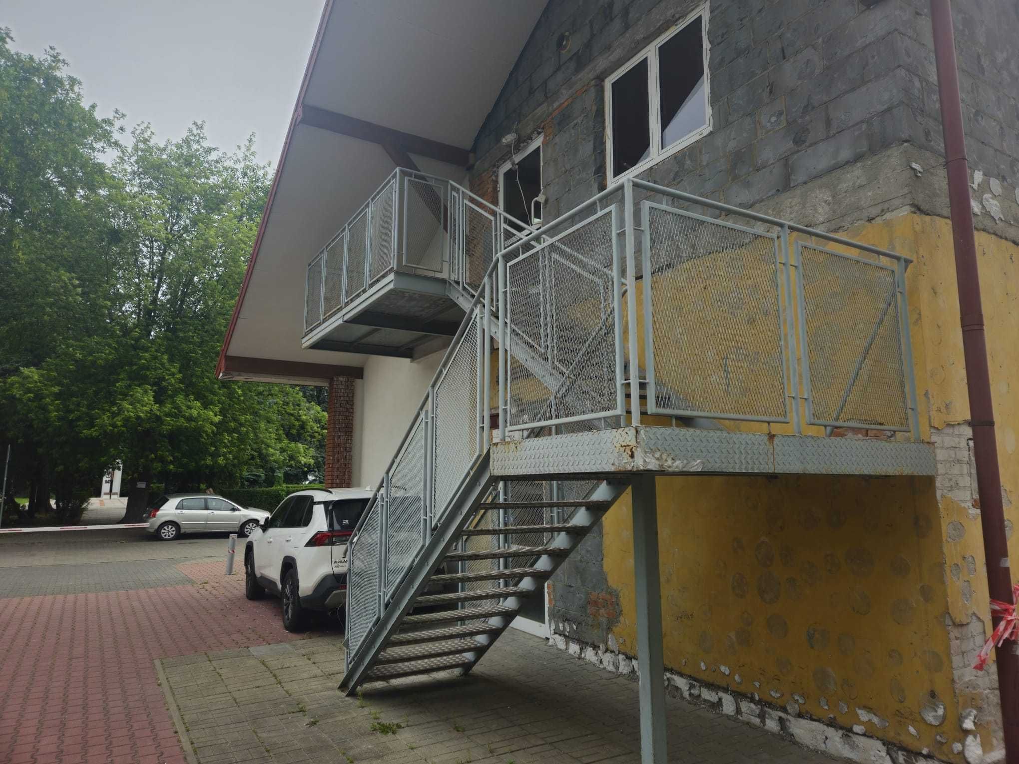 Schody zewnętrzne z możliwością dowozu