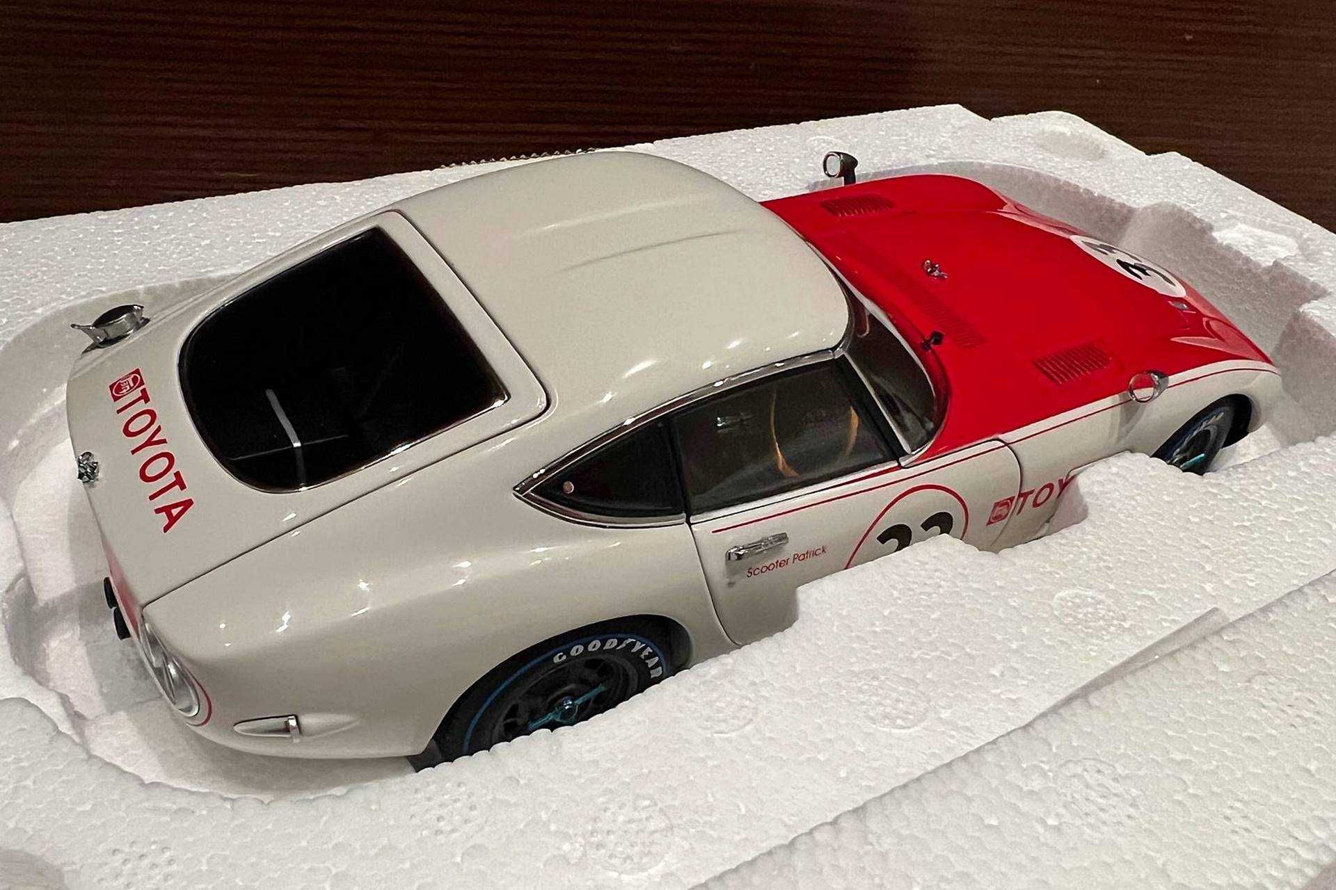 Model 1:18 AUTOart TOYOTA 2000 GT SCCA 1968 #33