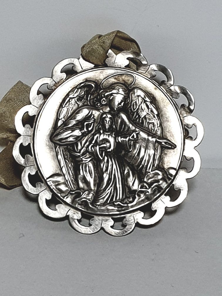 Lindo grande antigo pendente Anjo da Guarda em prata contrastada