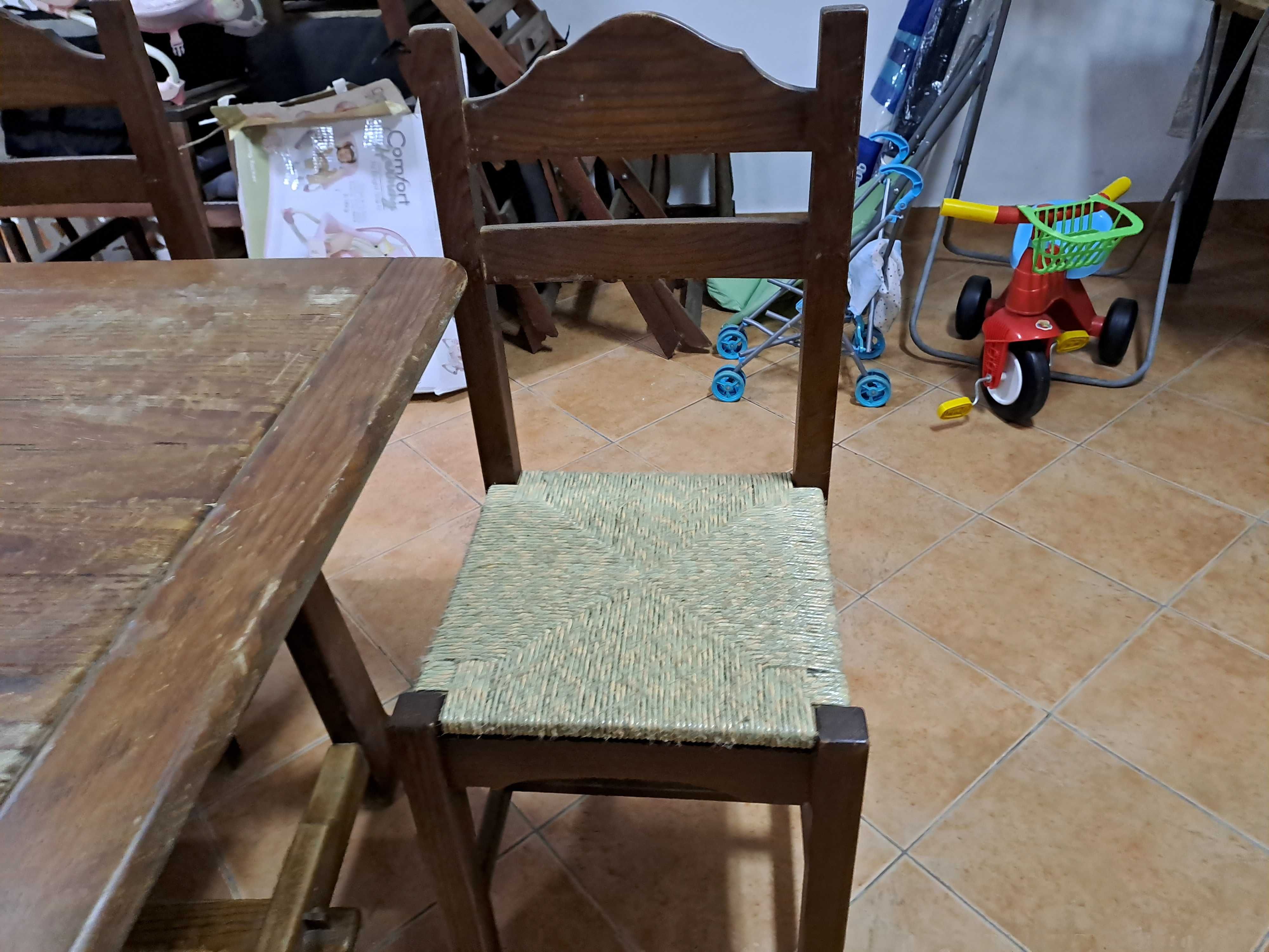 Conjunto mesa e 6 cadeiras rústicas em pinho maciço