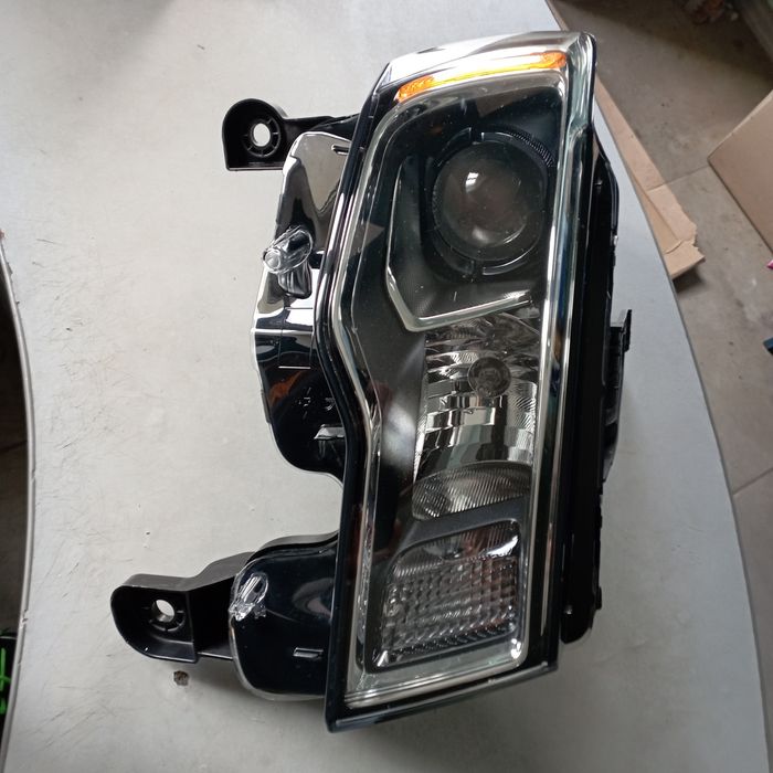 Фара права хром галоген Jeep Grand Cherokee WK2 16-