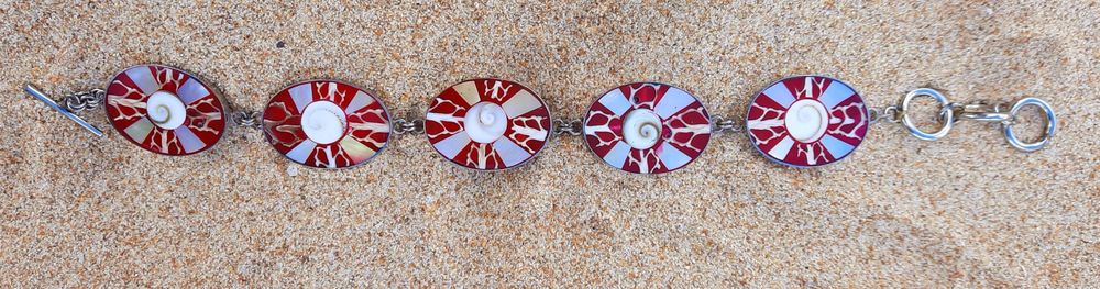 Pulseiras madre pérola,concha e missangas.