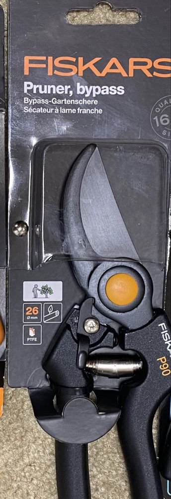 Новий Секатор Fiskars професійний P90