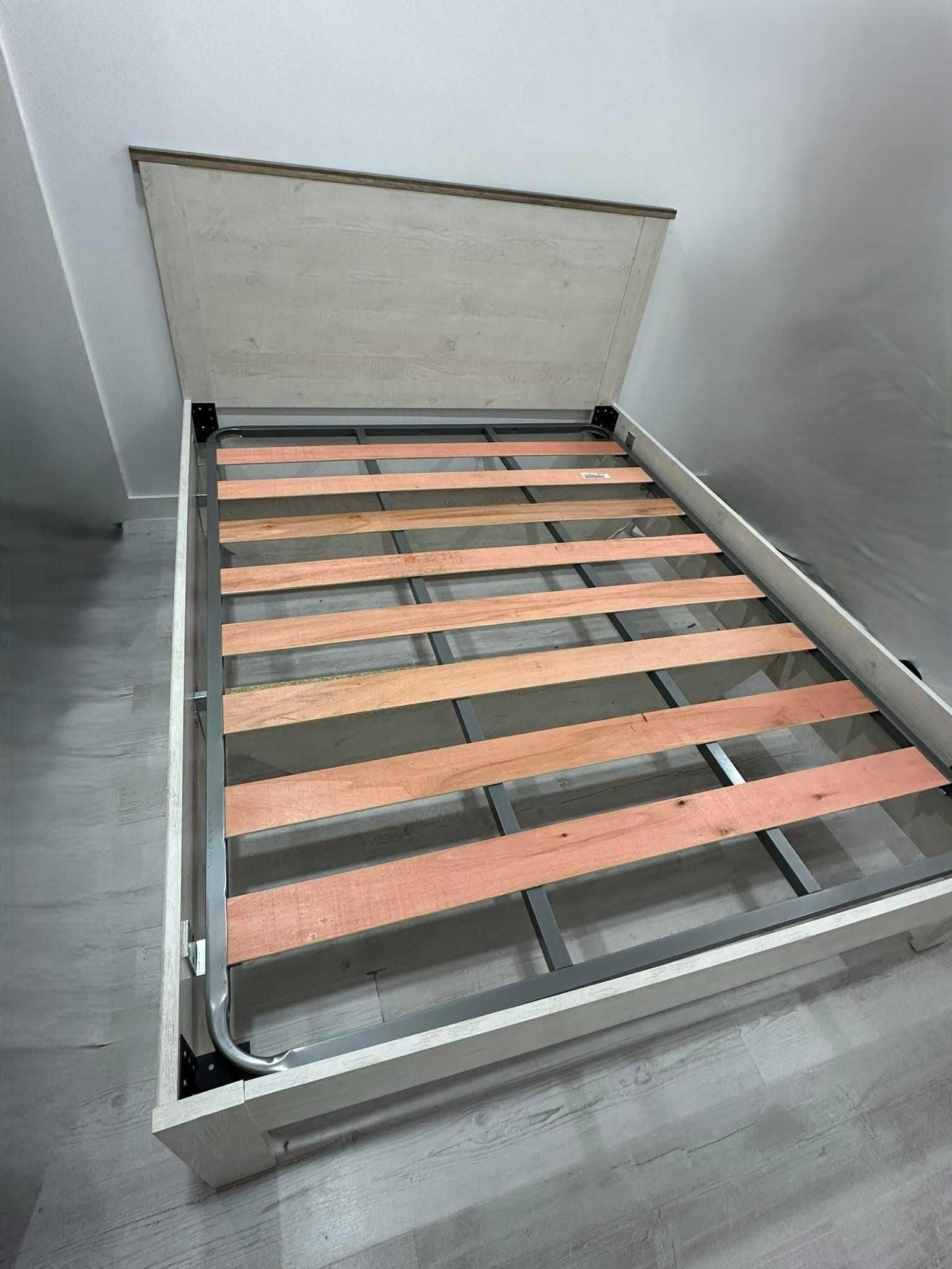 Cama de casal + estrado com pouco uso