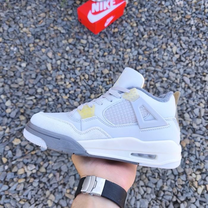 Кросівки зимові Nike Air Jordan 4 з хутром світло-сірі акція