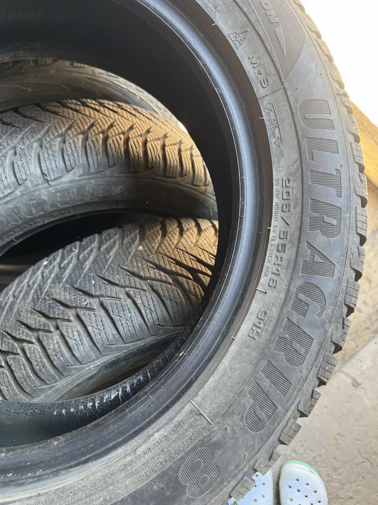 Продам комплект зимней резины Goodyear Ultragrip 8 205/55 R16