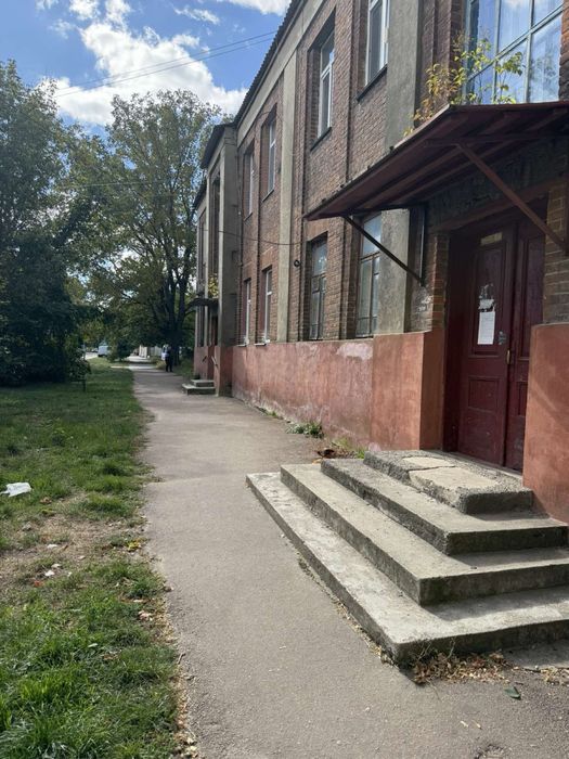 Продається простора фасадна квартира в центрі 2 кімнати індивідуальне