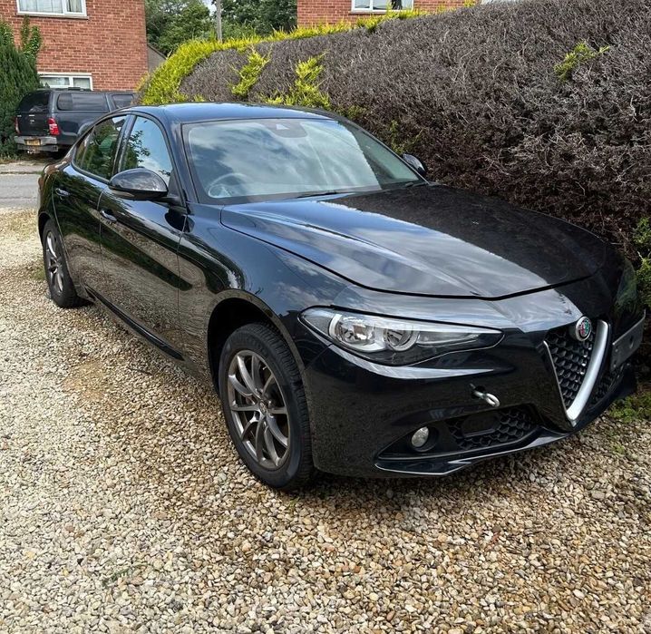 Alfa Romeo Giulia 2.2 D Z 2018 roku ANGLIK