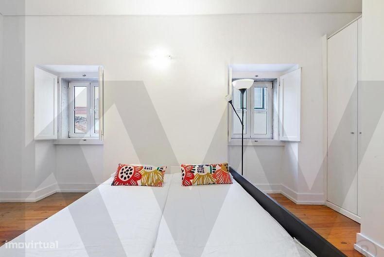 Apartamento T0 renovado na Calçada da Bica Grande