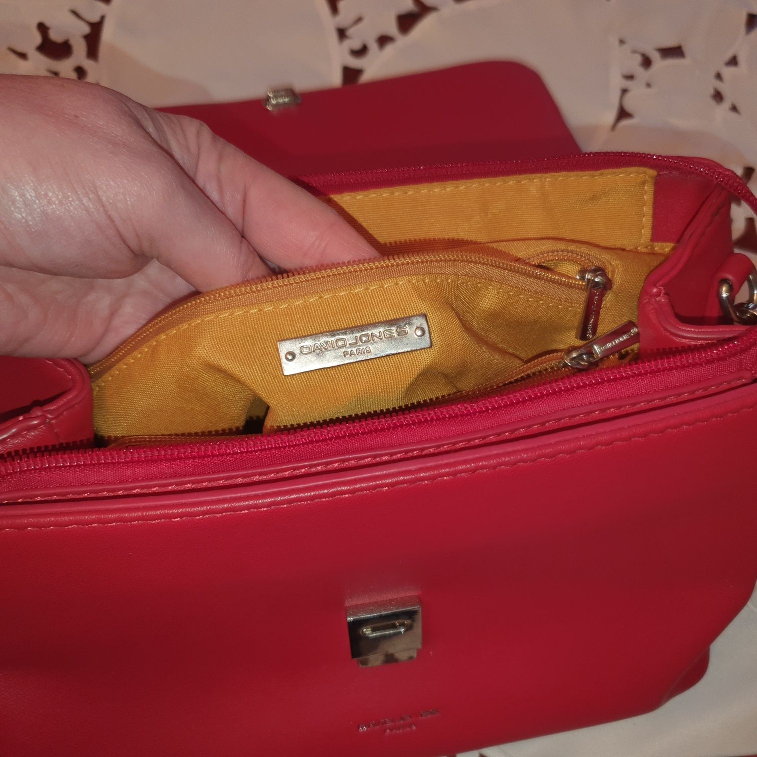 Жіноча сумка David Jones червоного кольору
