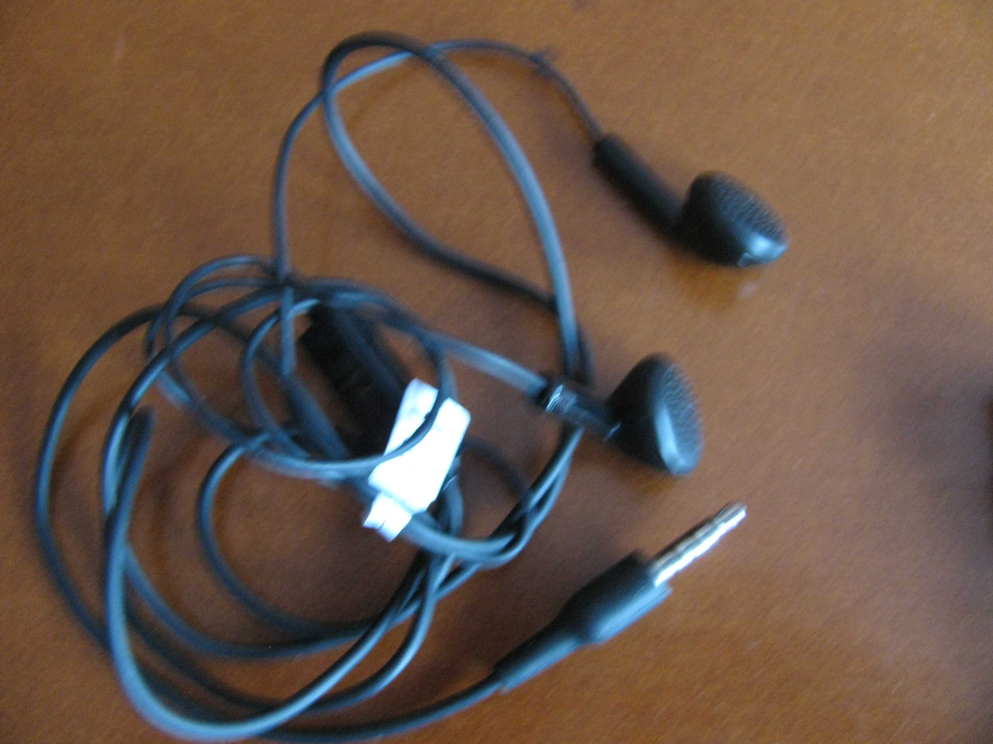 zestaw siedmiu elementów do komputera/ telefonu/konsoli